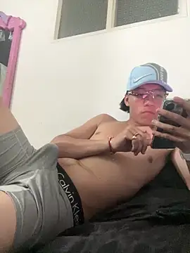 Snapshot of CRYBYT9 chatting on November 2025 01:39:01 AM CRYBYT9 online show from November 2025 01:39:01 AM