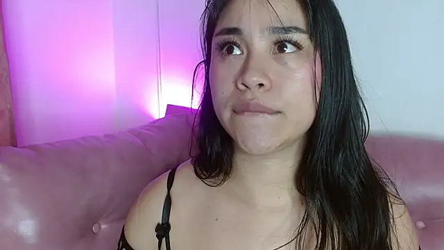 Snapshot of hinataleecs chatting on December 2025 09:03:01 AM hinataleecs online show from December 2025 09:03:01 AM