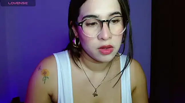 Snapshot of angelasmith15 chatting on December 2024 08:27:01 AM angelasmith15 online show from December 2024 08:27:01 AM