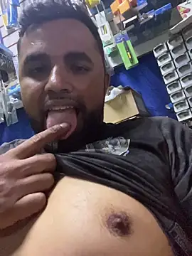 Snapshot of Sheik_z_o chatting on November 2025 11:38:01 PM Sheik z o online show from November 2025 11:38:01 PM