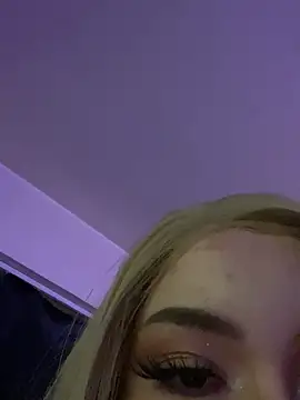 EmaSky online show from November 2025 11:43:02 PM