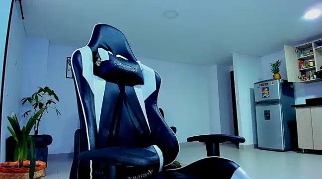 alexander collin02 online show from February 2025 12:44:01 PM