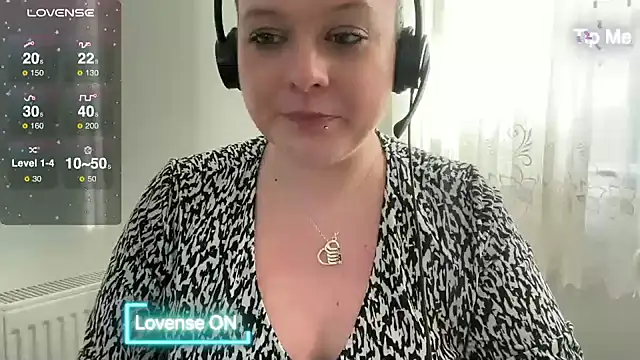 NaughtyWifeUK online show from January 2025 01:24:02 PM