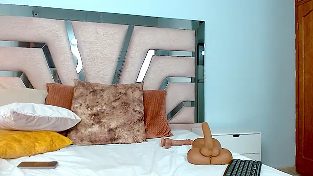 cintia hills online show from January 2025 10:20:01 AM