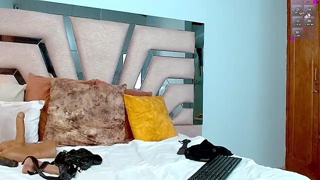 cintia hills online show from January 2025 07:25:02 AM