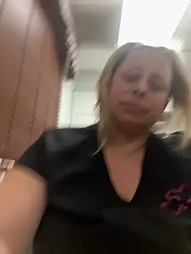 Snapshot of Hotslut187 chatting on January 2026 03:06:01 PM Hotslut187 online show from January 2026 03:06:01 PM