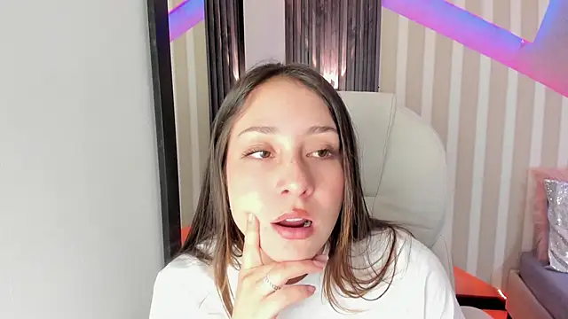 emily layton online show from September 2025 02:06:02 PM