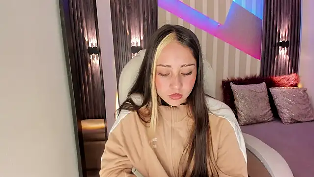 emily layton online show from September 2025 02:19:01 PM