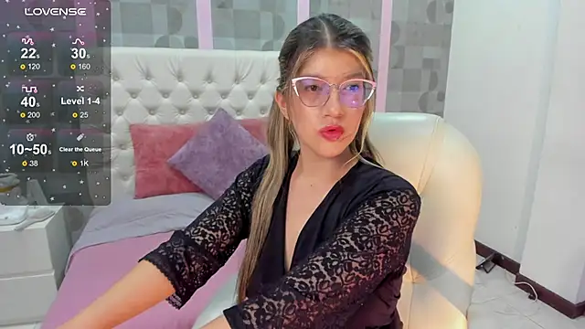 Snapshot of SEXMILLA_ chatting on March 2025 04:45:01 AM SEXMILLA online show from March 2025 04:45:01 AM