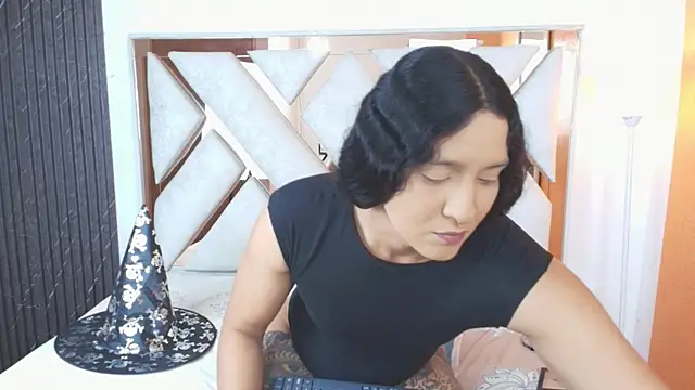 Alison Chan  online show from October 2025 04:19:02 PM