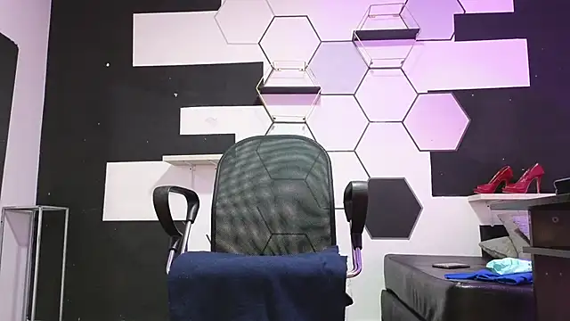 alondrabigtits online show from October 2025 12:16:02 PM