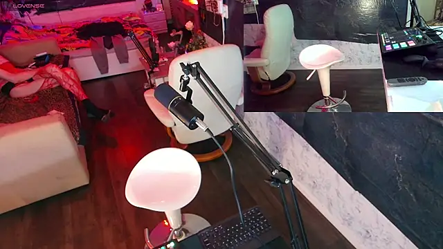 Doggyray44 online show from December 2024 07:27:02 PM