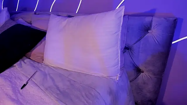 Evangeline bell online show from January 2025 06:06:01 PM