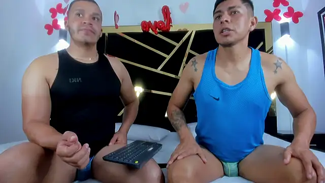 Snapshot of AndyandFran chatting on March 2025 03:43:02 AM AndyandFran online show from March 2025 03:43:02 AM