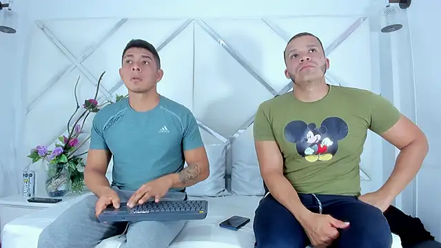 Snapshot of AndyandFran chatting on March 2025 12:56:02 AM AndyandFran online show from March 2025 12:56:02 AM