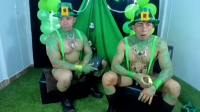 Snapshot of AndyandFran chatting on March 2025 01:43:01 AM AndyandFran online show from March 2025 01:43:01 AM