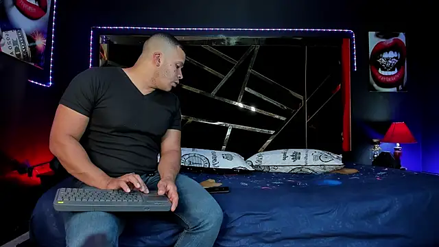 Snapshot of AndyandFran chatting on October 2025 08:39:01 PM AndyandFran online show from October 2025 08:39:01 PM