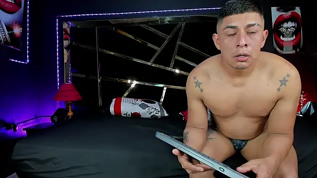 Snapshot of AndyandFran chatting on October 2025 11:05:01 PM AndyandFran online show from October 2025 11:05:01 PM