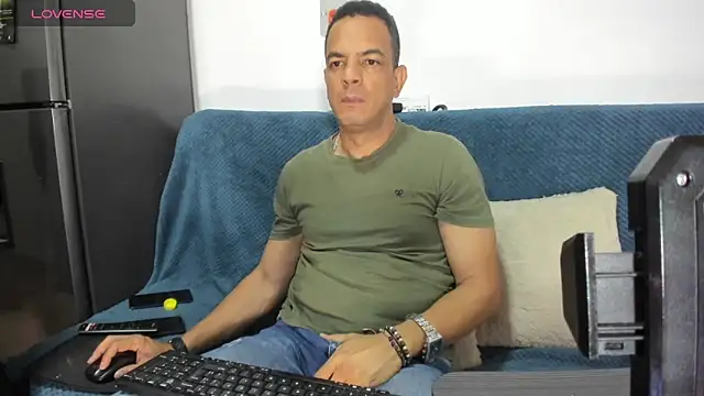 latinmartin73 online show from January 2025 01:48:02 AM