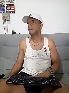 latinmartin73 online show from February 2025 11:37:01 PM