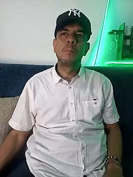 latinmartin73 online show from February 2025 01:16:02 AM