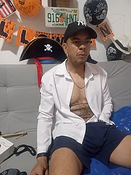 latinmartin73 online show from November 2025 01:35:02 PM