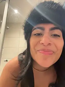 miakhalifaaa  online show from December 2025 07:21:02 PM