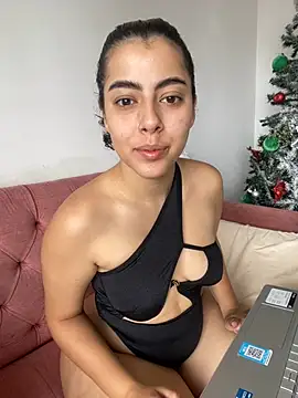 Snapshot of DakotaShelby chatting on December 2024 10:35:02 PM DakotaShelby online show from December 2024 10:35:02 PM