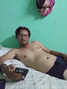 Andresguz35 online show from December 2025 04:29:01 AM