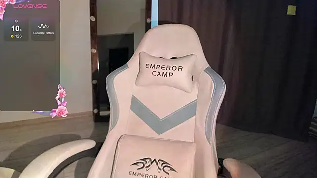 Lana Younes online show from November 2025 11:00:01 AM