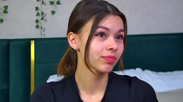 Snapshot of PollyLanders chatting on February 2025 06:50:02 AM PollyLanders online show from February 2025 06:50:02 AM