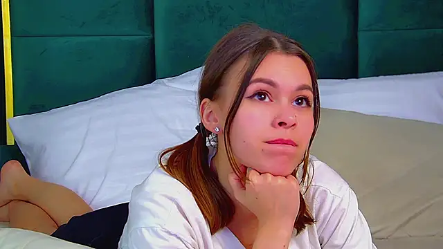 Snapshot of PollyLanders chatting on March 2025 04:32:01 AM PollyLanders online show from March 2025 04:32:01 AM