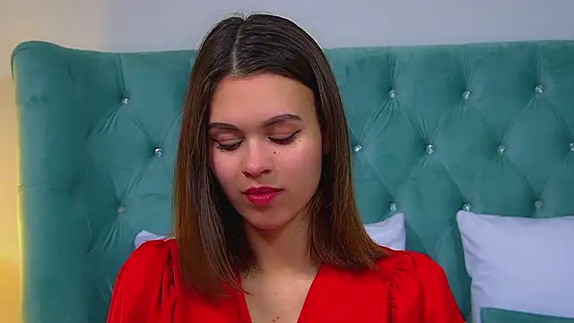 Snapshot of PollyLanders chatting on September 2025 06:24:01 PM PollyLanders online show from September 2025 06:24:01 PM