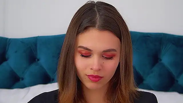 Snapshot of PollyLanders chatting on November 2025 06:57:01 AM PollyLanders online show from November 2025 06:57:01 AM