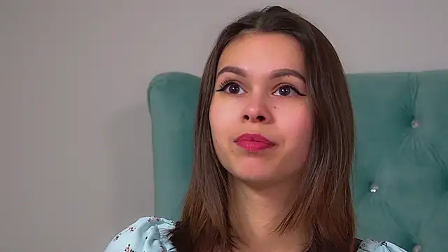 Snapshot of PollyLanders chatting on November 2025 06:08:01 PM PollyLanders online show from November 2025 06:08:01 PM