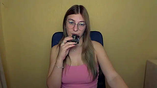 Luna Lush  online show from September 2025 08:30:01 AM