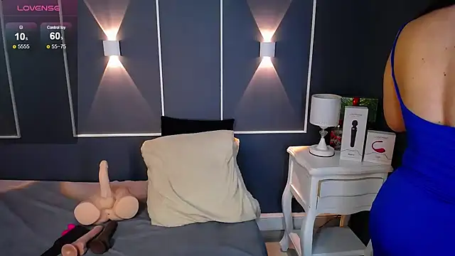 Emmawattsom online show from December 2024 03:42:02 PM