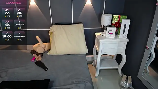 Emmawattsom online show from December 2024 03:26:01 PM