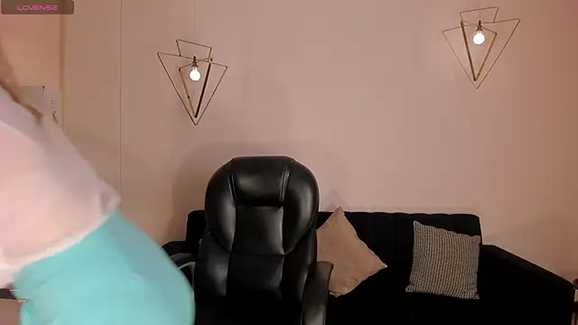 RebeccaHudson online show from February 2026 07:09:02 PM