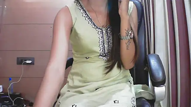 collage hoty online show from November 2025 05:36:02 PM