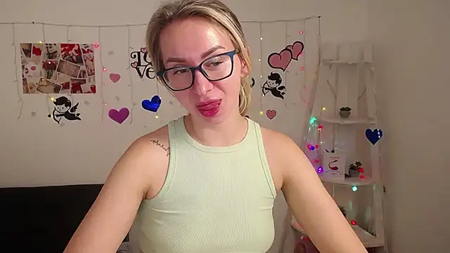 Snapshot of VasilisaSii chatting on January 2025 03:22:01 PM VasilisaSii online show from January 2025 03:22:01 PM