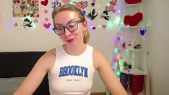 Snapshot of VasilisaSii chatting on March 2025 04:00:02 PM VasilisaSii online show from March 2025 04:00:02 PM