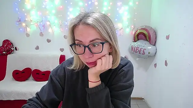 Snapshot of VasilisaSii chatting on October 2025 05:05:01 AM VasilisaSii online show from October 2025 05:05:01 AM