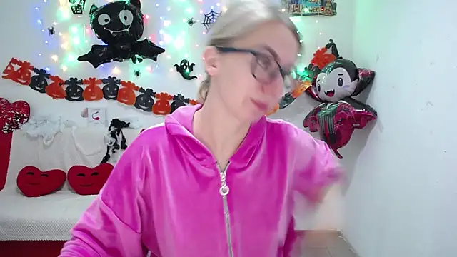 Snapshot of VasilisaSii chatting on October 2025 05:08:01 AM VasilisaSii online show from October 2025 05:08:01 AM