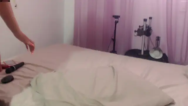 Victoria Luxe online show from February 2025 12:36:02 PM