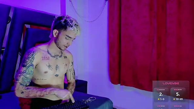 AliceandMax online show from January 2025 05:18:01 PM