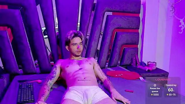 AliceandMax online show from March 2025 06:29:02 PM