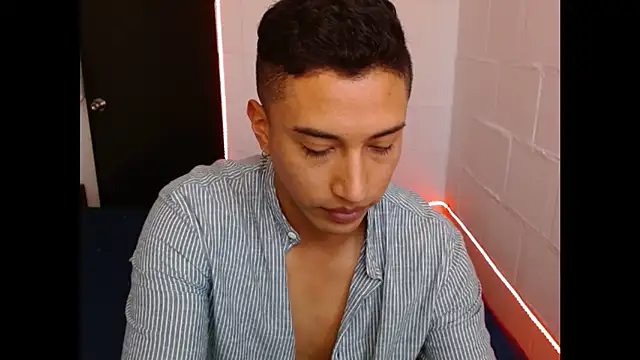 Snapshot of Davixx258 chatting on February 2025 07:10:02 PM Davixx258 online show from February 2025 07:10:02 PM