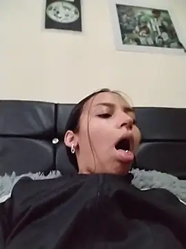 emma ambar online show from November 2025 07:34:02 PM