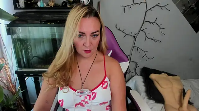 karen mature69 online show from September 2025 12:59:02 PM